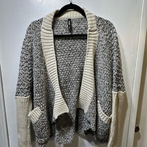 Design LCozy Black and White Women's Sweater